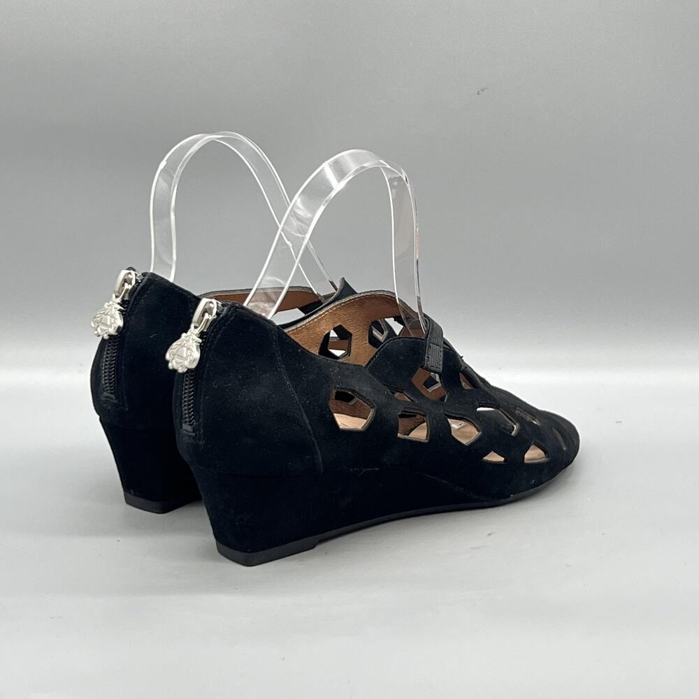 Bettye Muller Concept Sandals Womens 8.5 Black Suede Cutout Wedge Shoes - Picture 7 of 11